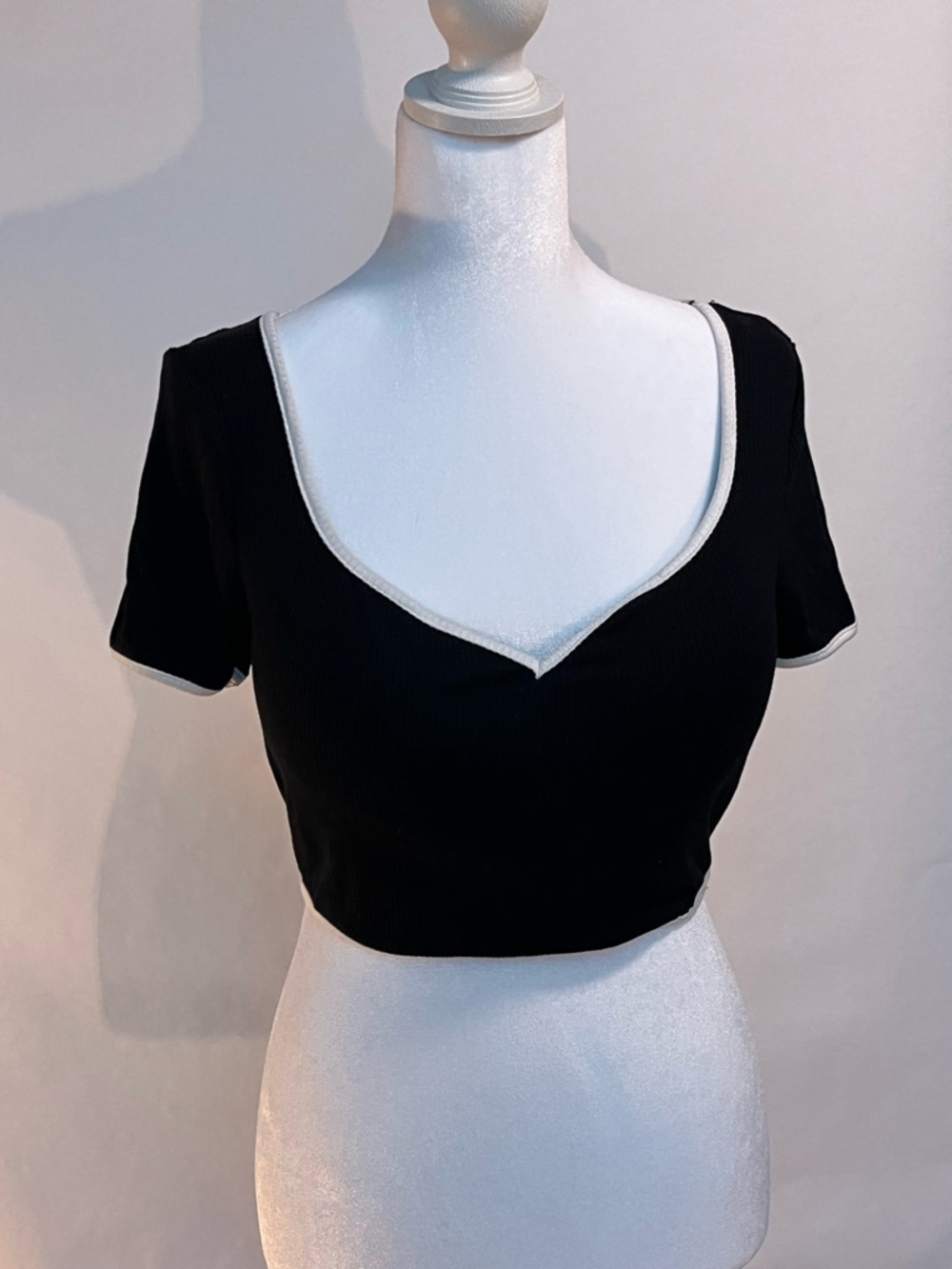 SHEIN Black Cropped Scoop Neck Top with White Trim